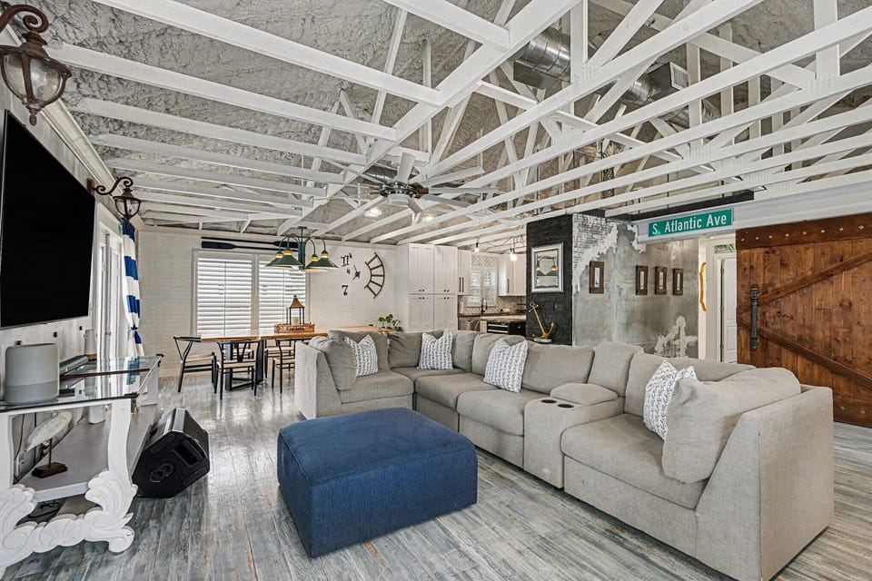 L Shaped couch seats 6 comfortably 