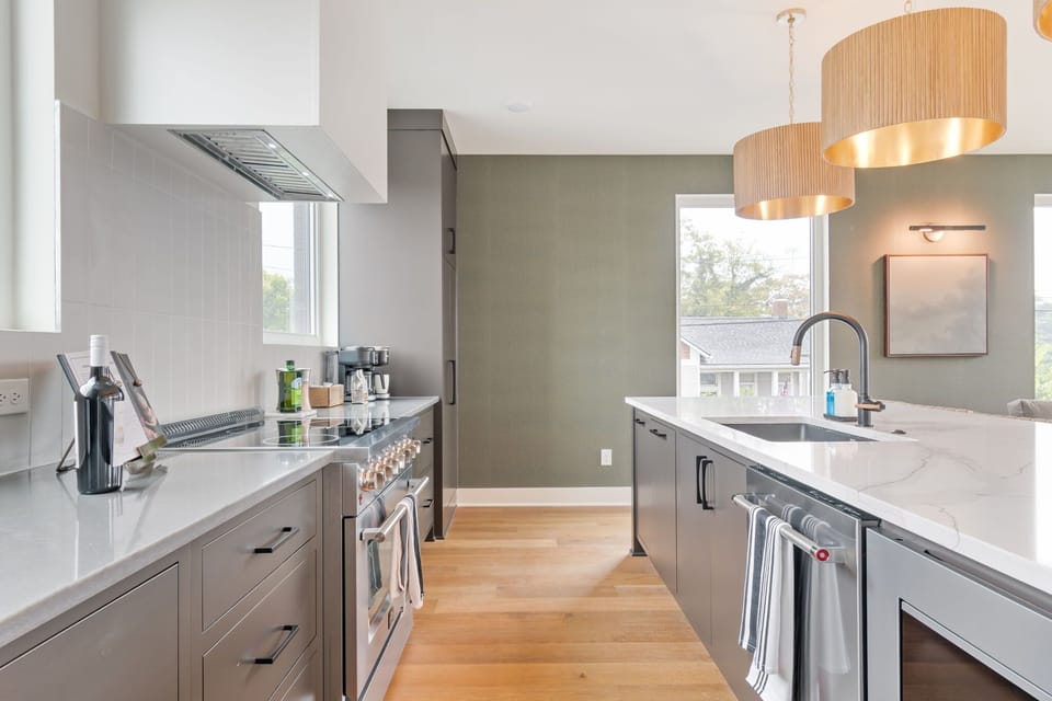 The Elmwood – Fully equipped kitchen with premium appliancesThe Elmwood -