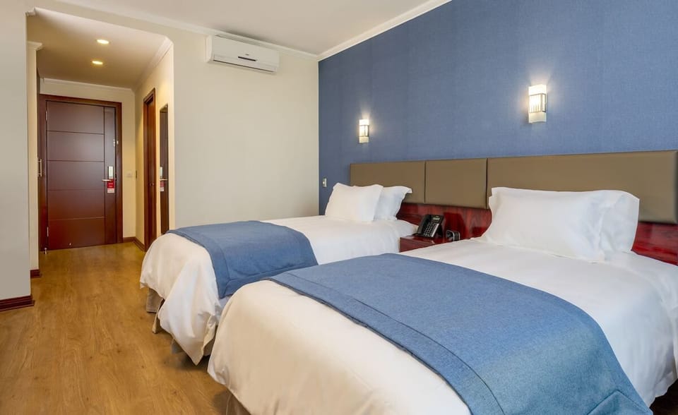 Unit with two twin beds