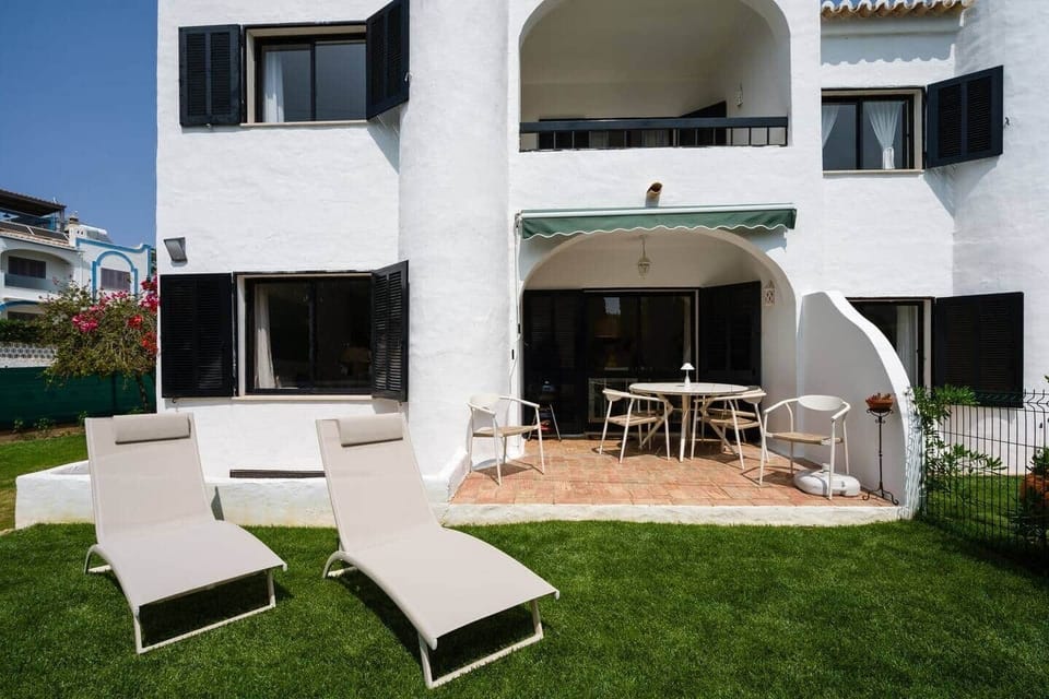 Enjoy your private garden with sun loungers and a full dining set, ideal for relaxing and taking in the fresh air and sun. 

Please mind it isn’t a fully fenced garden, so no pets and children should be left unattended.