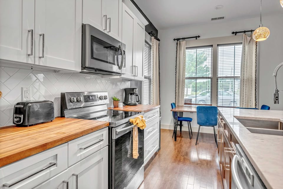 Welcome to this stylish kitchen, perfect for your Nashville getaway! Modern appliances and a cozy dining nook make it ideal for family reunions or corporate retreats. Enjoy cooking and late-night snacks after exploring downtown—memories await!