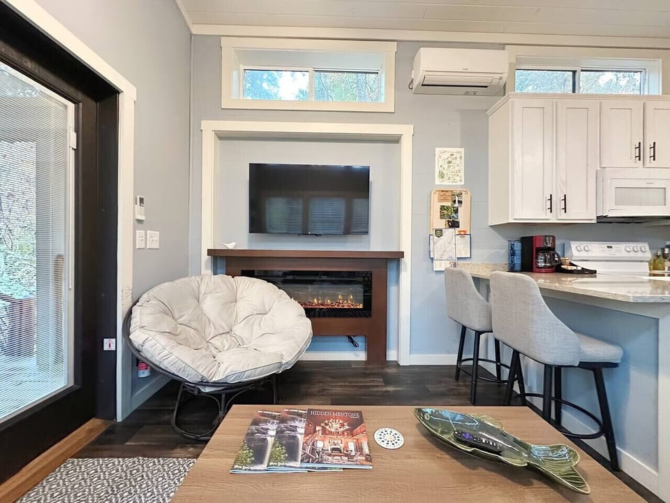 Moon River Mentone 2: Curl up by the fireplace and get cozy!