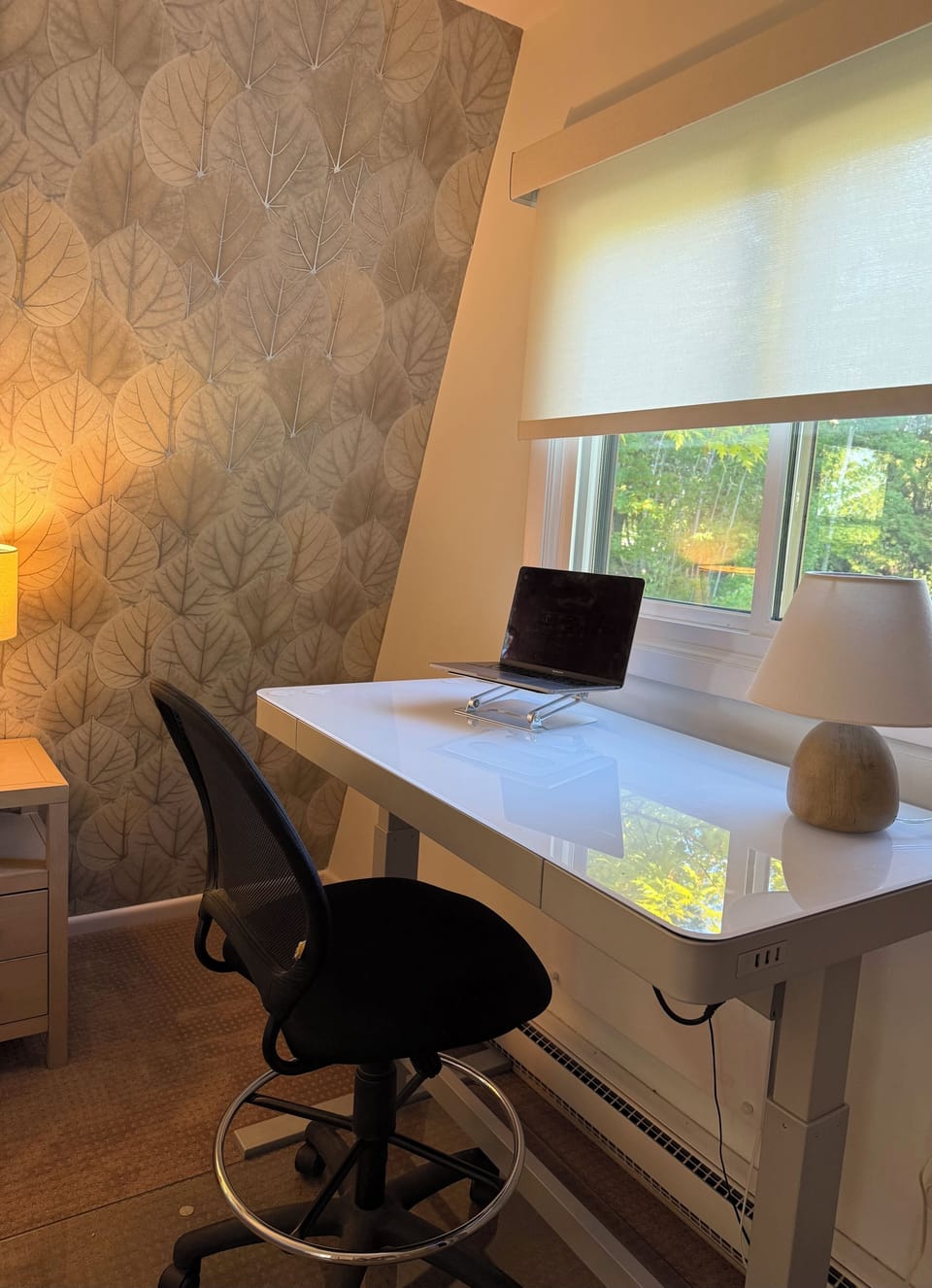 Standing/sitting desk in the bedroom