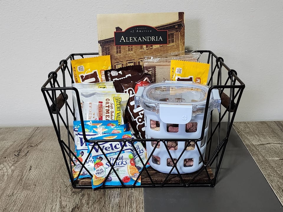 Snacks to welcome hungry travelers