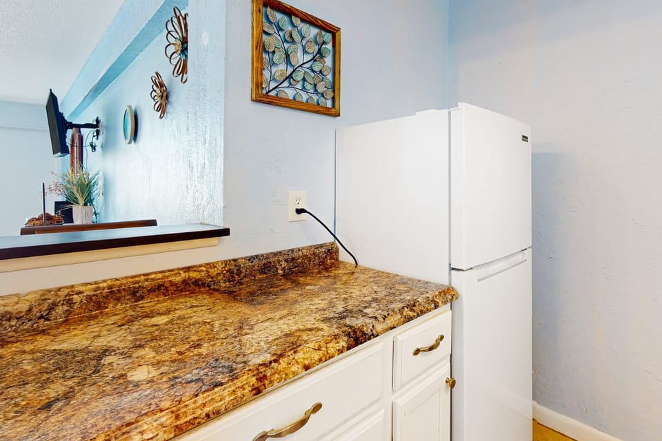 Enjoy the convenience of a full-size fridge and generous counter space—perfect for prepping meals during your beach stay. Ideal for families and long-term guests looking for comfort and practicality by the coast.