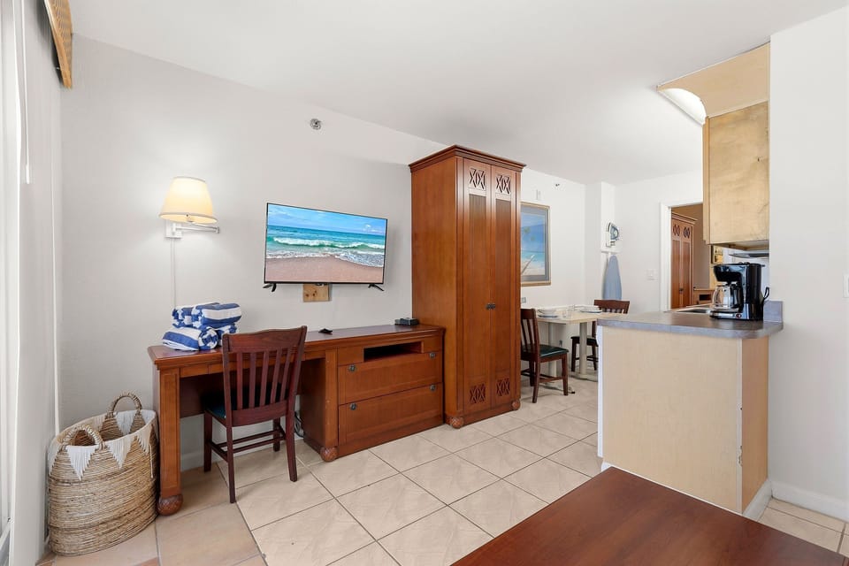 Enjoy a comfortable beach stay in this bright condo featuring a workspace, TV, dining area, and convenient kitchen. The open layout offers everything you need to relax, recharge, and enjoy your seaside getaway.