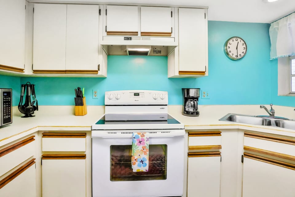 Enjoy the convenience of this bright, fully equipped kitchen with modern appliances and ample counter space. Perfect for easy meals during your beach stay, whether you're fueling up for the shore or winding down after sun and sand.