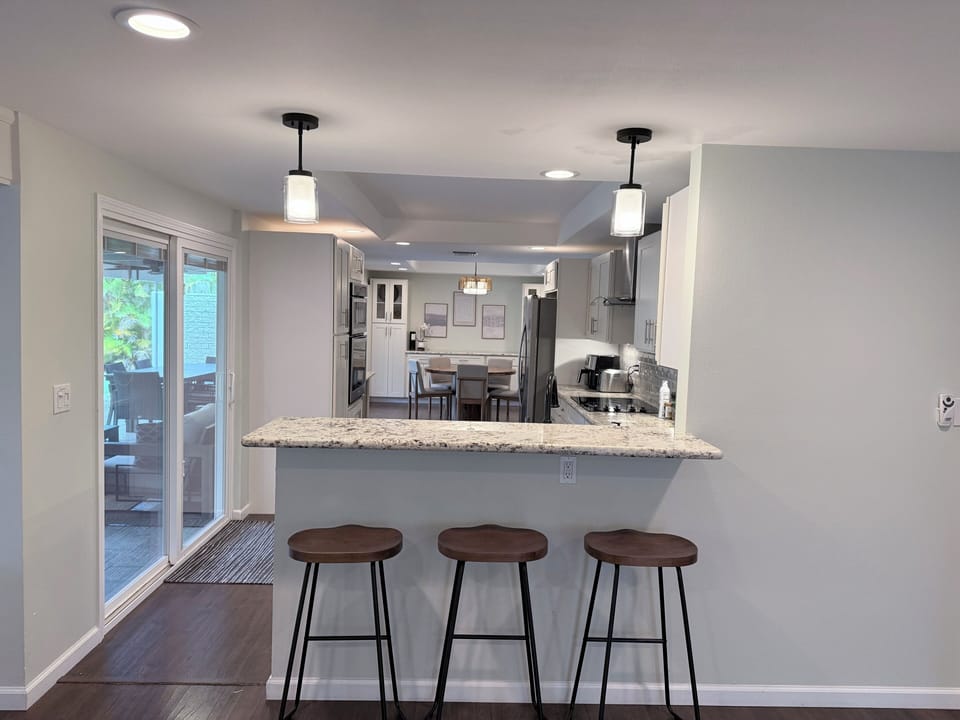 Breakfast bar, plenty of seating with the dining room and access to the lanai!

