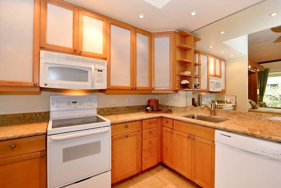 Whether you're whipping up breakfast or a tropical dinner, this kitchen offers everything you need in a welcoming, well-lit setting.