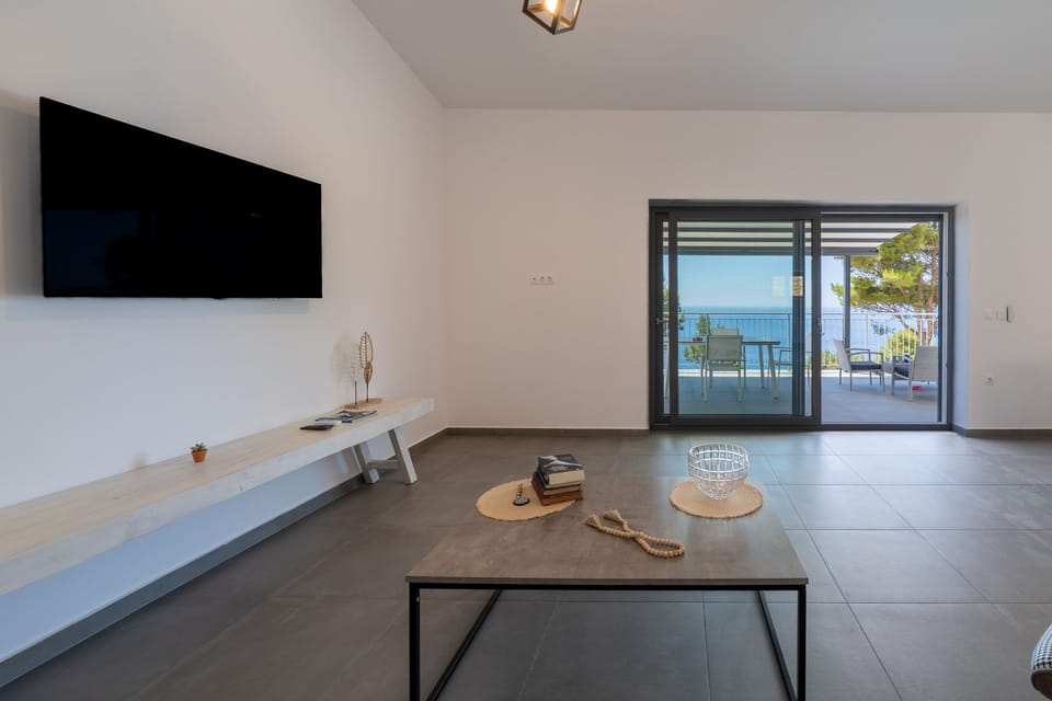Modern contemporary living room
