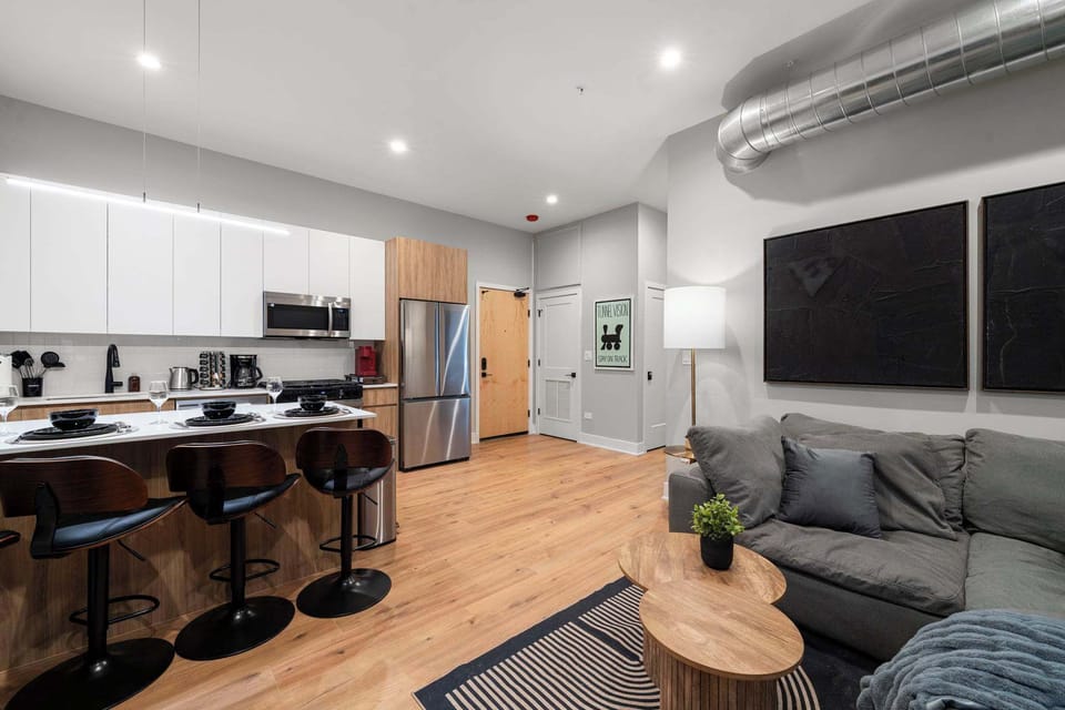 Open-plan living & dining space that feels bright, airy & welcoming