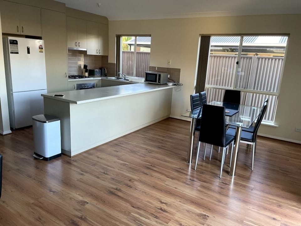 Kitchen &amp; Dining