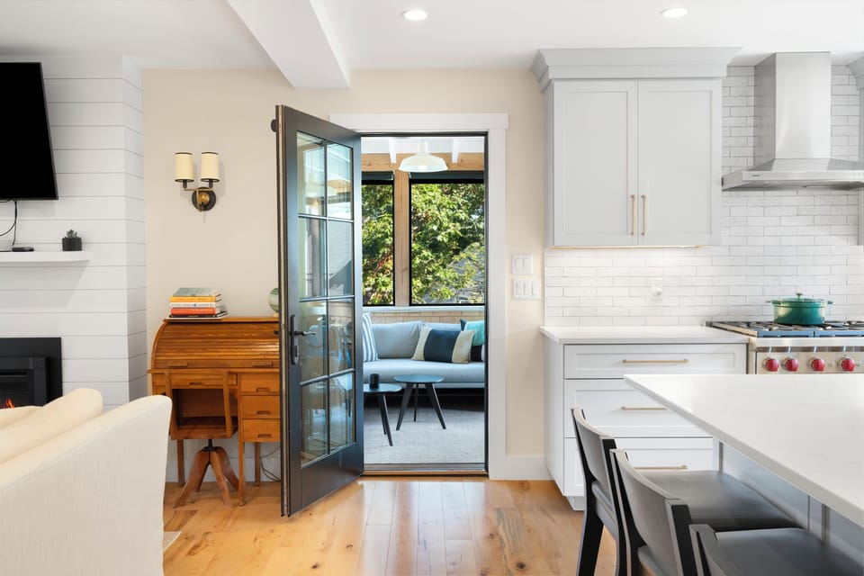 Door to screened side deck