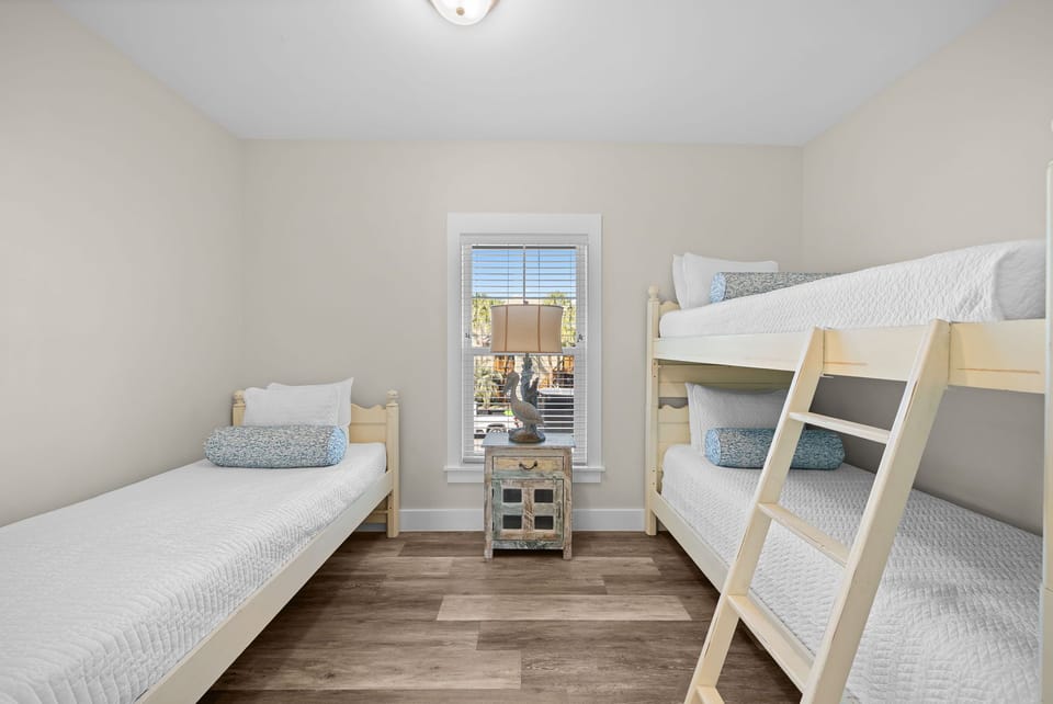 Pura Vida | 2nd floor | Bunk room