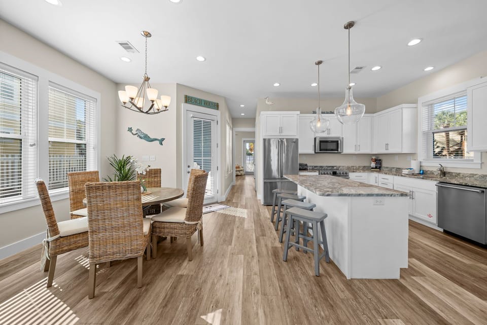 Pura Vida | 1st floor | Kitchen and Dining Area