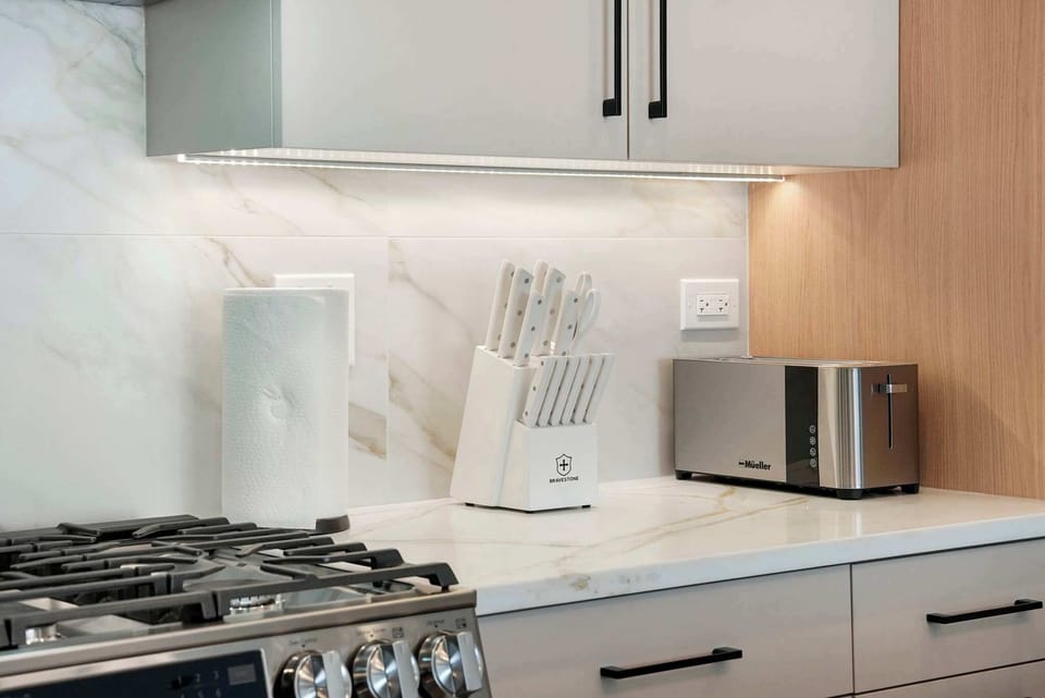 Clean, modern cooktop setup designed for easy, everyday meals.