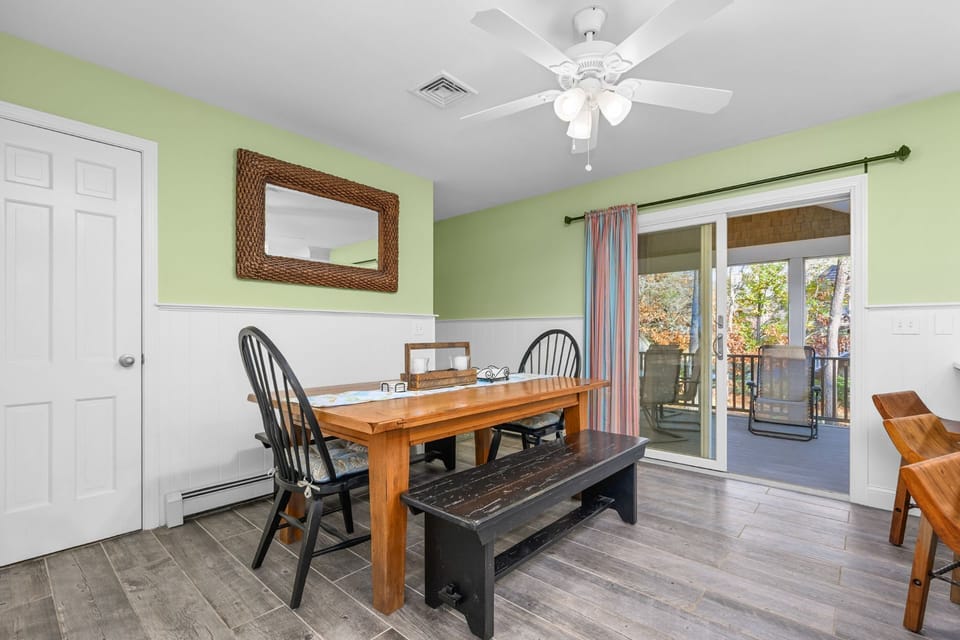 Cozy dining area with seating for six