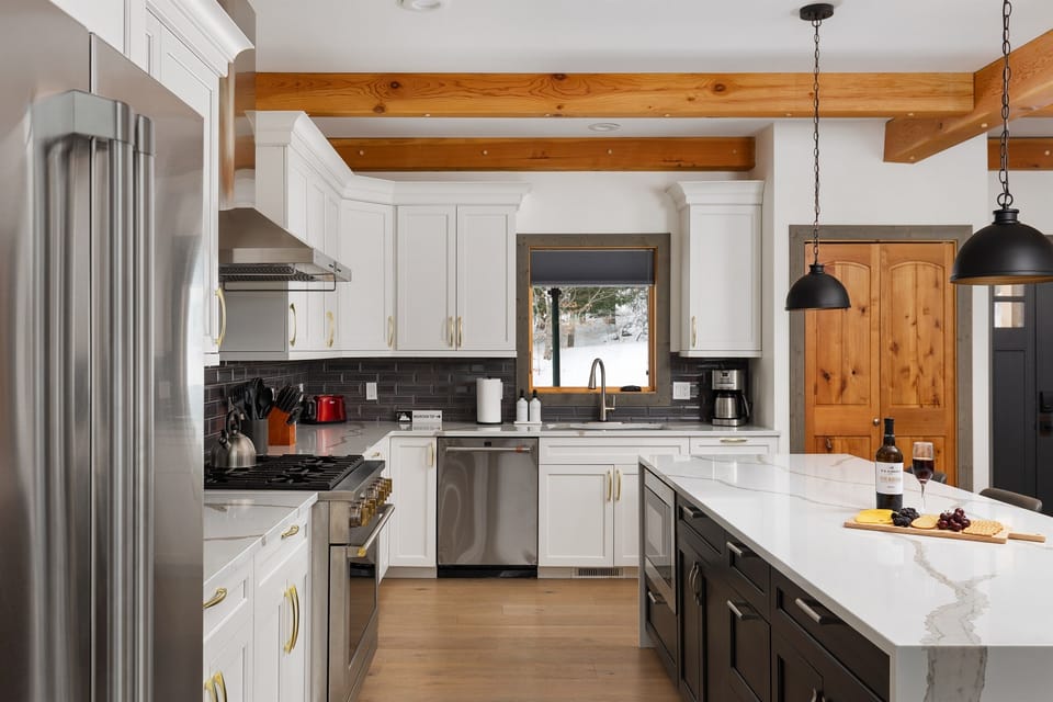 Modern, stylish kitchen with new GR Profile appliances.