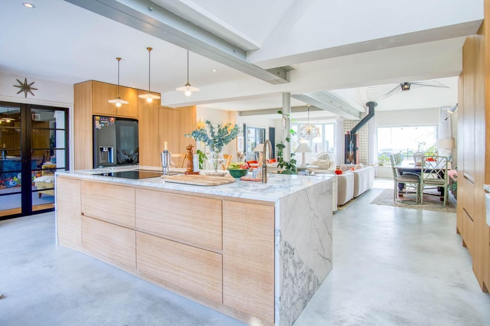 Seaview House - 5 Bedroom - Southgate (10259)