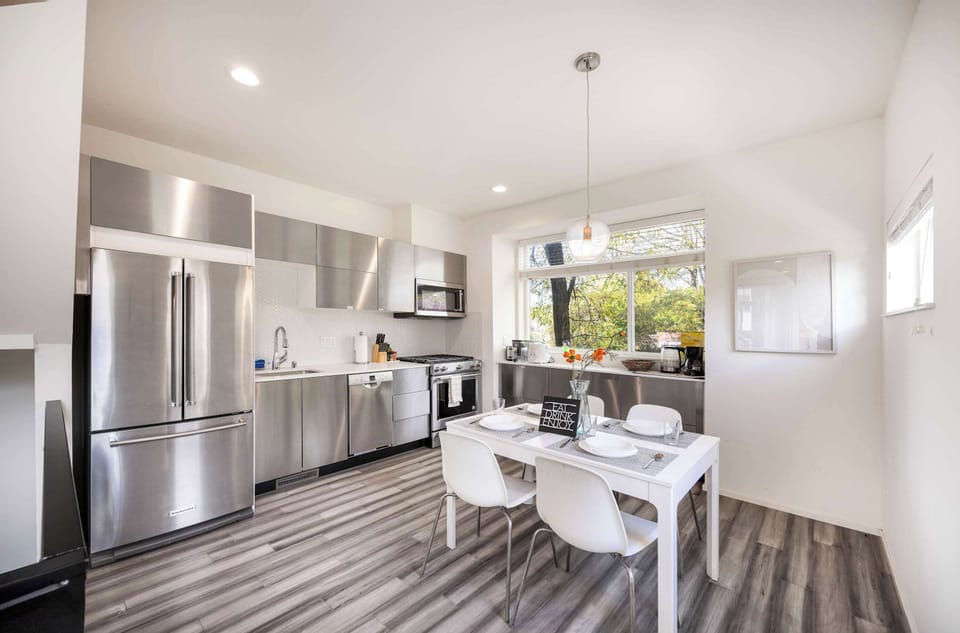 Here is the well equipped kitchen