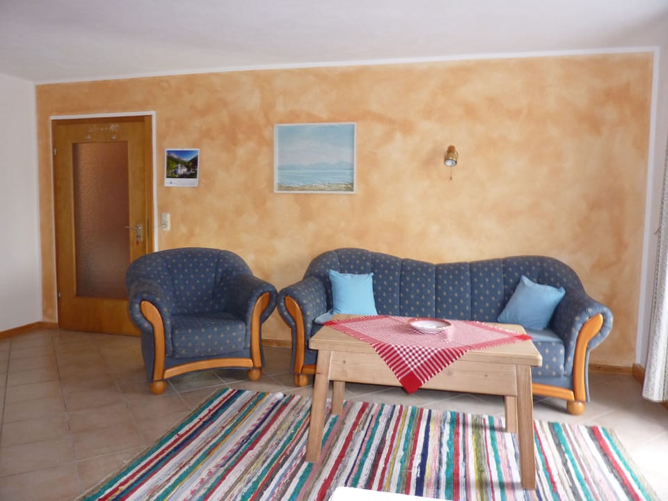 Vacation apartment -6 persons, 75sqm, 3 bedrooms, balcony Apartment in Bavaria