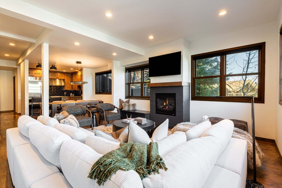 Living Room –Bright, open-concept living room with cozy fireplace and ample seating for après-ski relaxation.