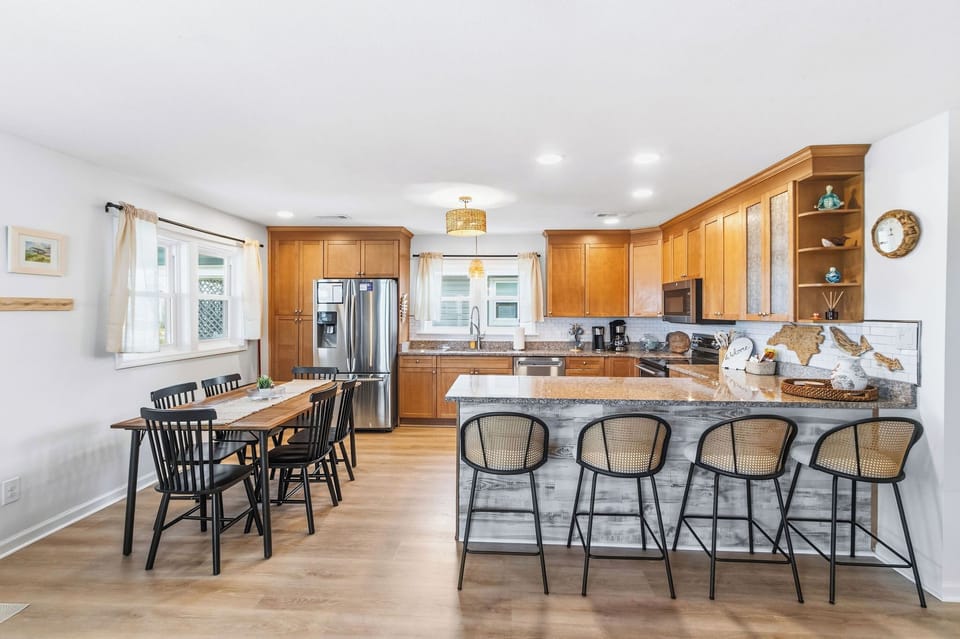 Kitchen - Kitchen and Bar
