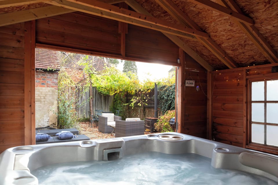 Hot tub views of the garden 