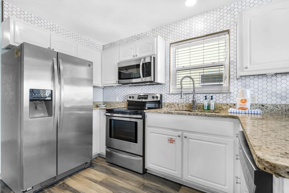 Full kitchen