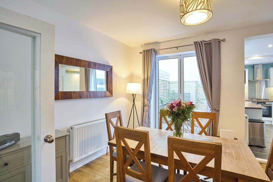 Prince of Wales Road, Weymouth - Host & Stay