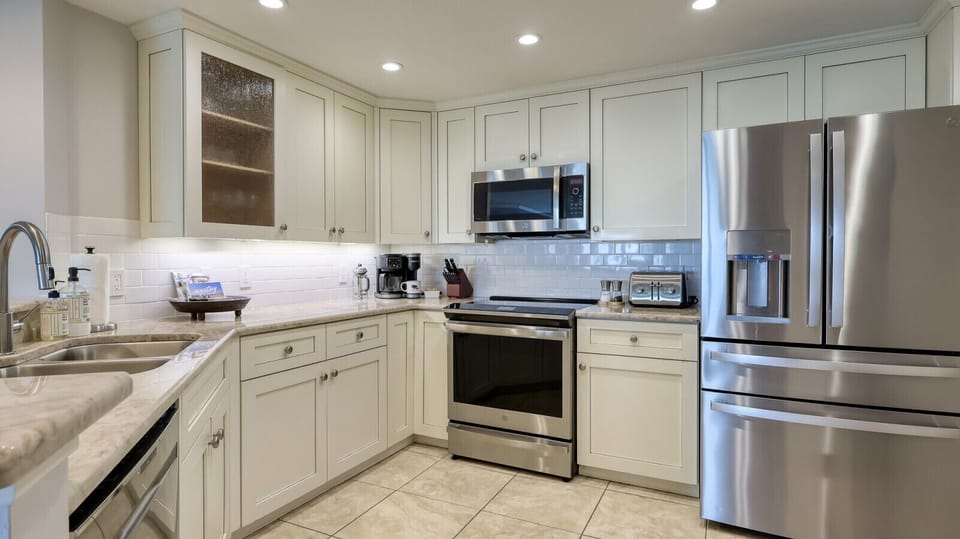 Fully Equipped Modern Kitchen with Full-Size Appliances