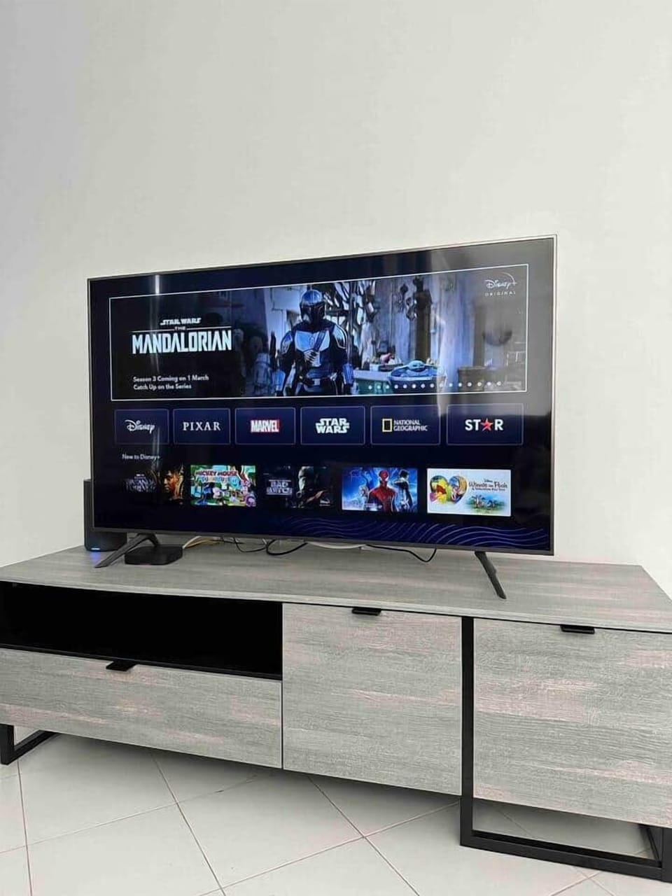 Now you can watch Disney + Where dreams come true. With your family 