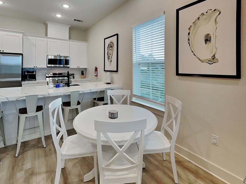 Dining Area - Seating For 4 - Second Floor