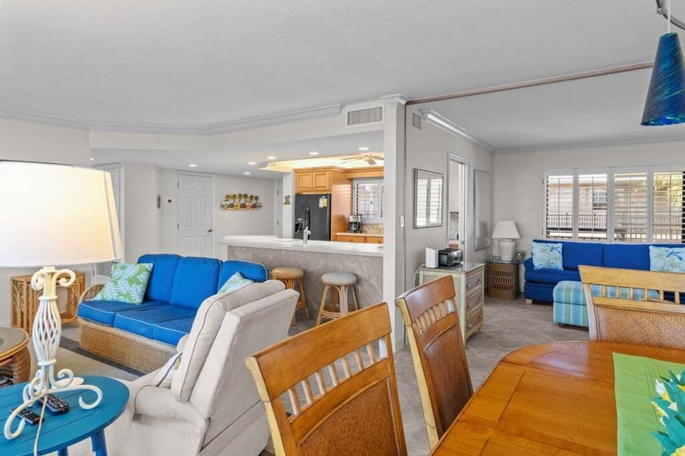 Open concept dining, living area with slider access to a private screened lanai.