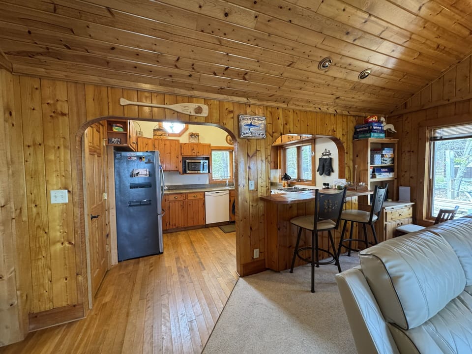 breakfast bar, open living space, small work space and games available
starlink 