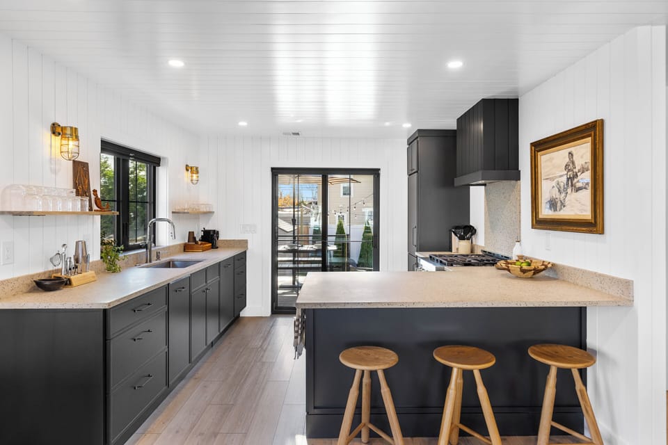 Modern kitchen with breakfast bar