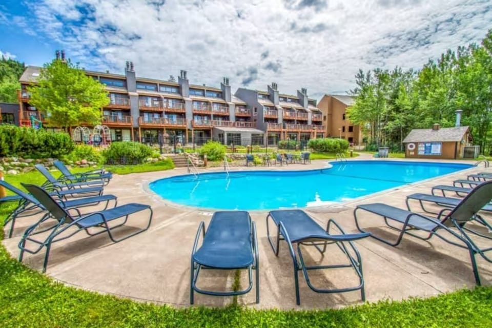 OUTDOOR POOL(ANOTHER INDOORS)