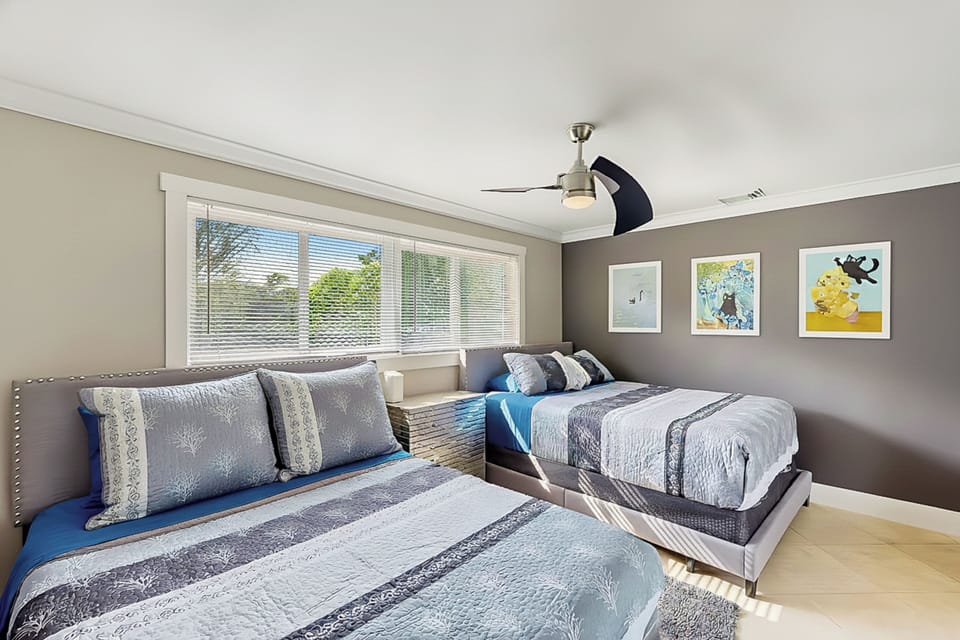 Two Queen Beds + optional twin Roll Out Bed