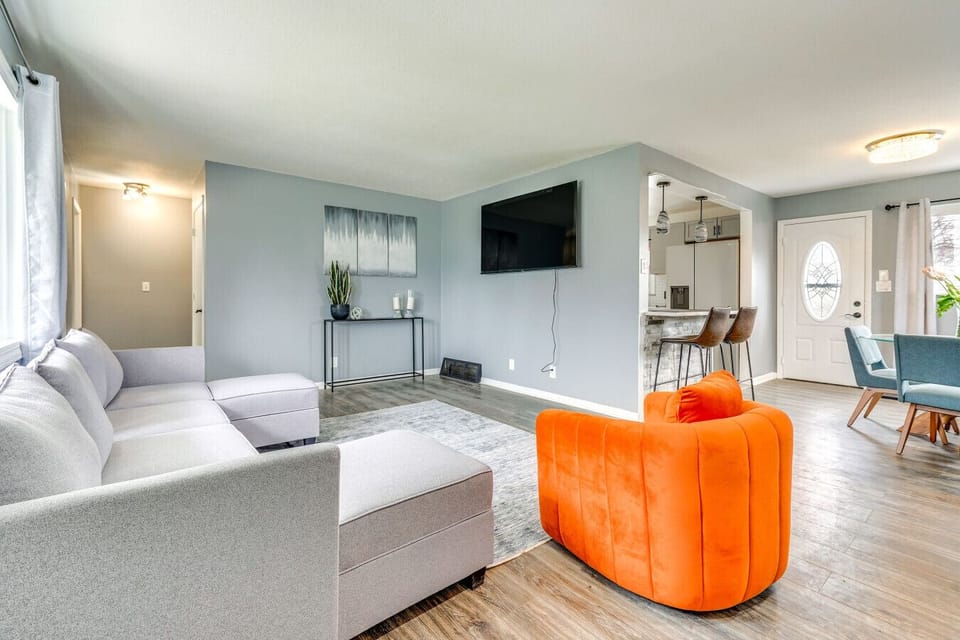 Living Room | Bright Space with Contemporary Style