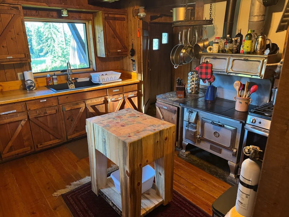 Fully Stocked Kitchen!
