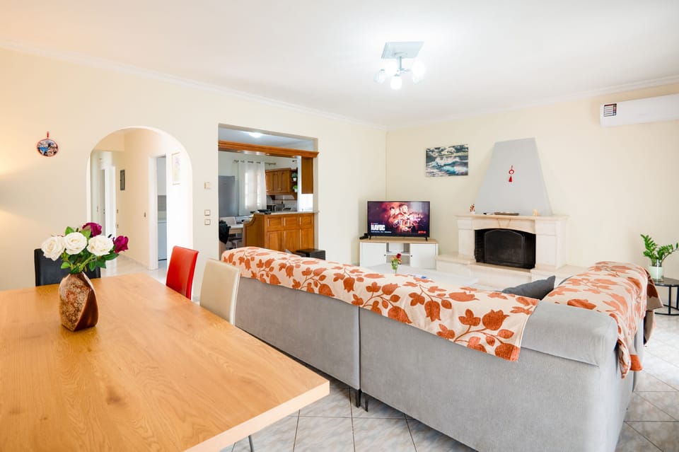 Contemporary dining and living area w