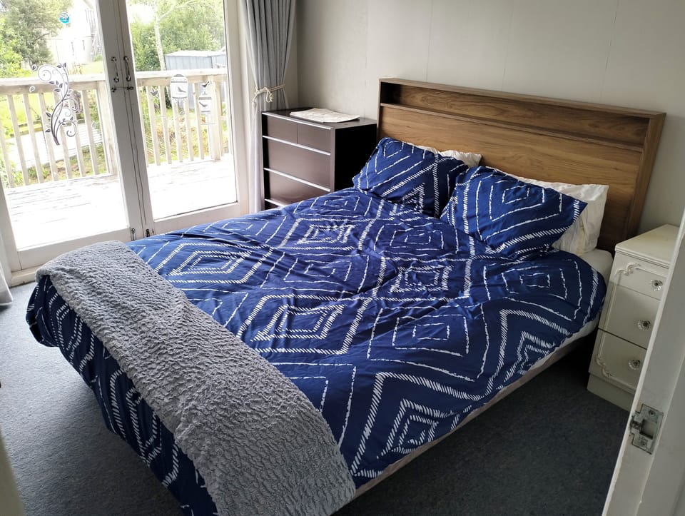 Queen Bedroom