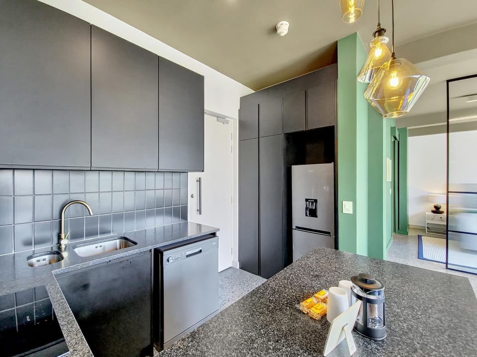 Modern 8th-Floor Getaway with Rooftop Pool & WiFi (32711)