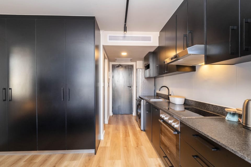 Modern City Studio at The Tokyo with Pool & Gym (32239)