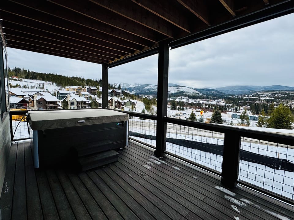 Indoor spa tub