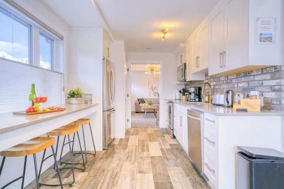 Fully stocked kitchen with breakfast bar/working station with Mountain Views