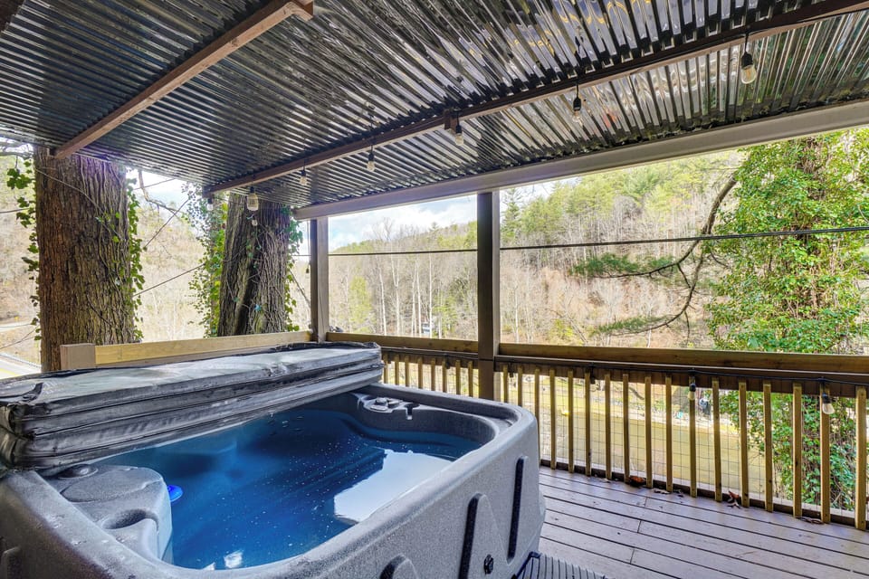 Townsend Vacation Rental | 2BR | 2BA | 1,668 Sq Ft | Stairs to Enter