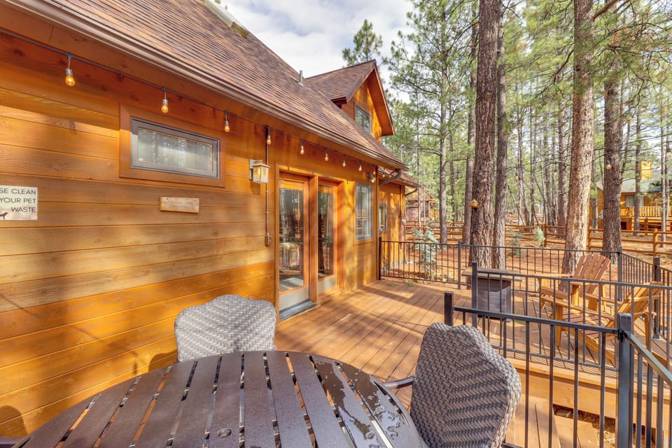 Private Deck | 1,924 Sq Ft | Fire Pit Table | Gas Grill