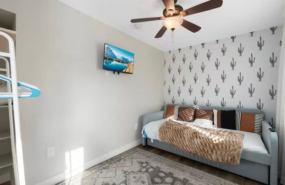 Bonus room with Trundle bed