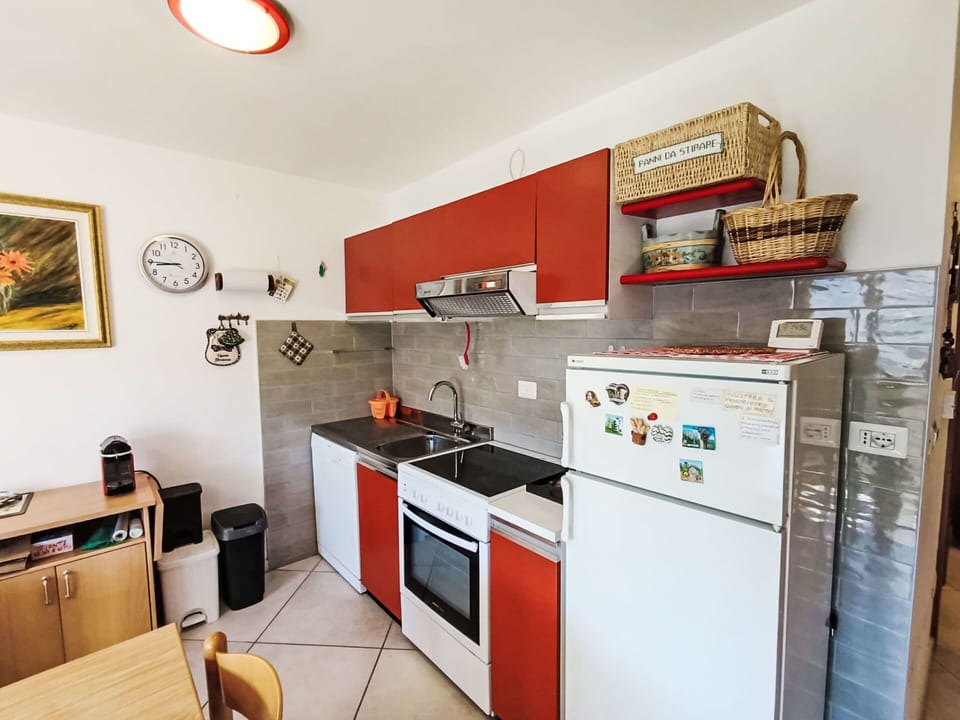 Kitchen, Kitchen Appliance, Major Appliance, Furniture, Flooring, Kitchen Stove, Countertop, Interior Design, Floor, Room